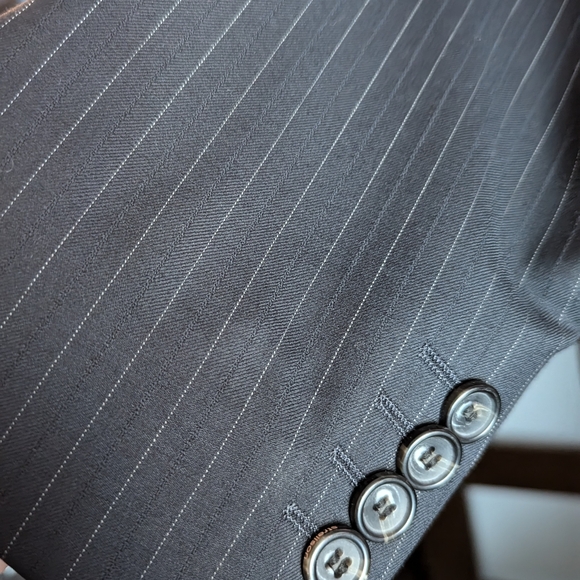 SOLD/// Strellson Striped Charcoal Suit 38/32 'Lucky Livio' - Picture 6 of 9